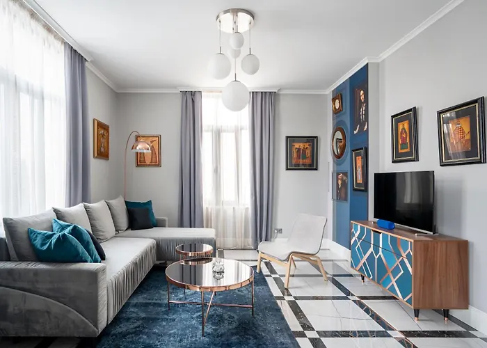 Landmark Luxe 2Br Apt With Parking