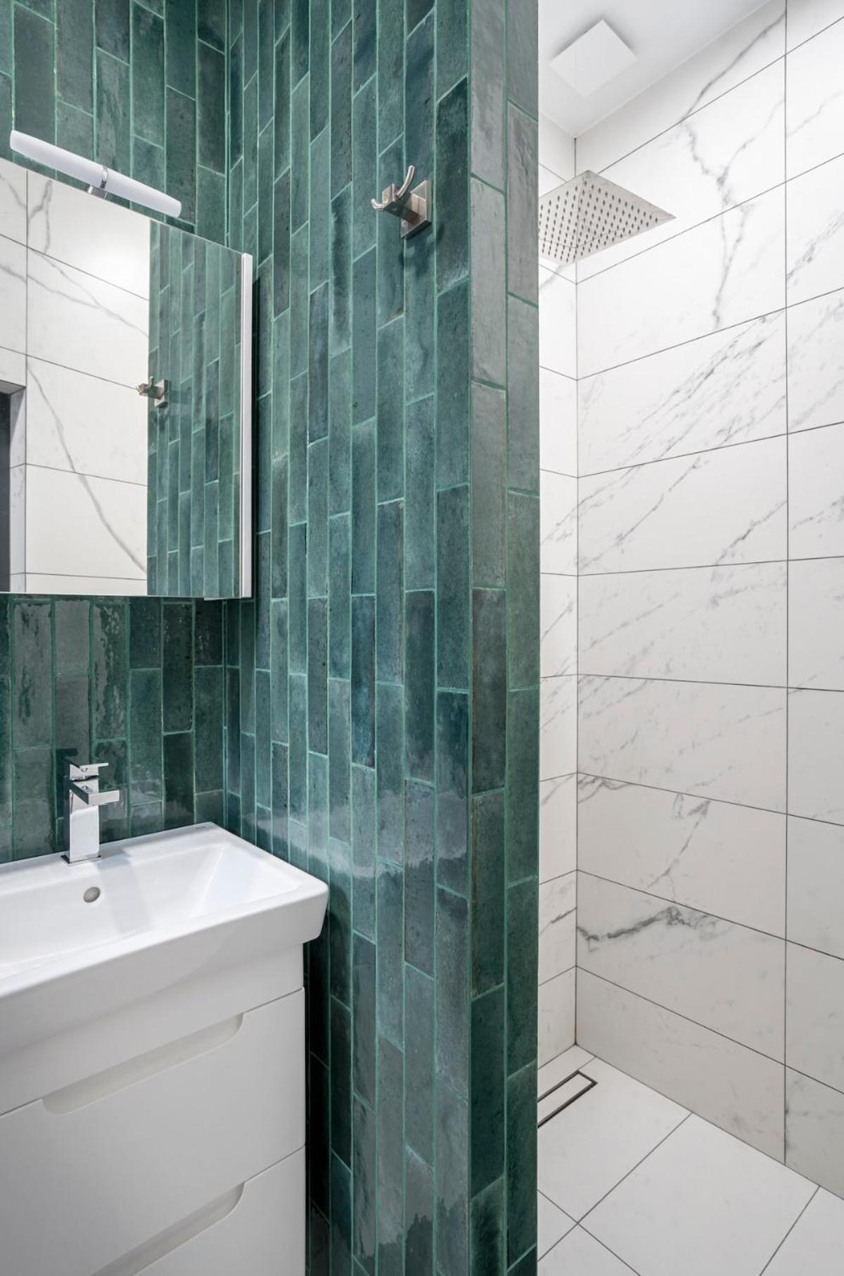 Landmark Luxe 2br With Parking Sofia