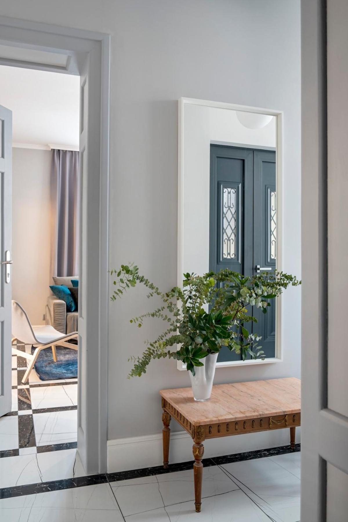 Landmark Luxe 2br With Parking Apartment Sofia