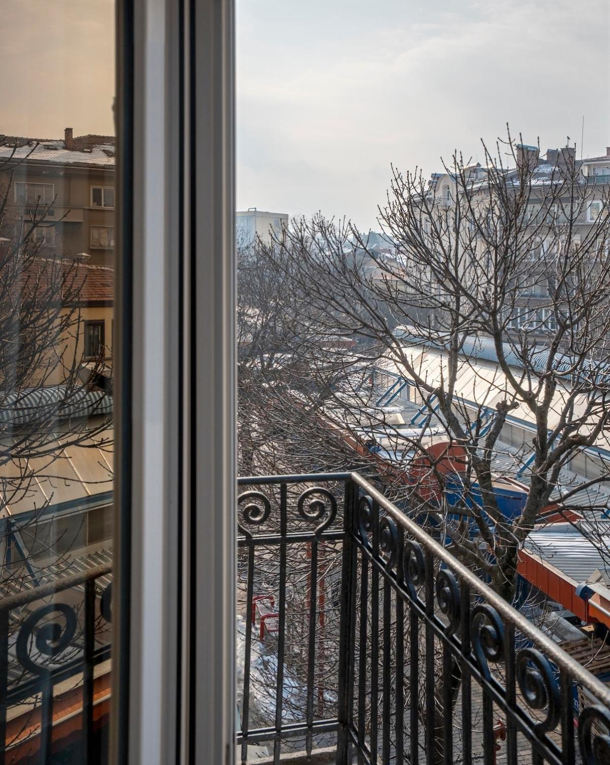 Landmark Luxe 2br With Parking
